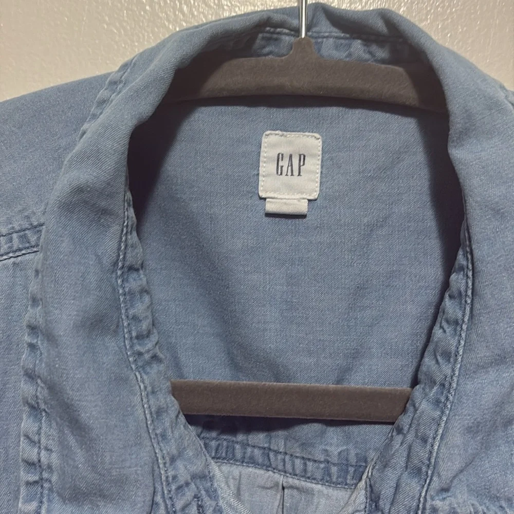 GAP WOMENS SHORT SLEEVE BUTTON DOWN - Picture 4 of 4